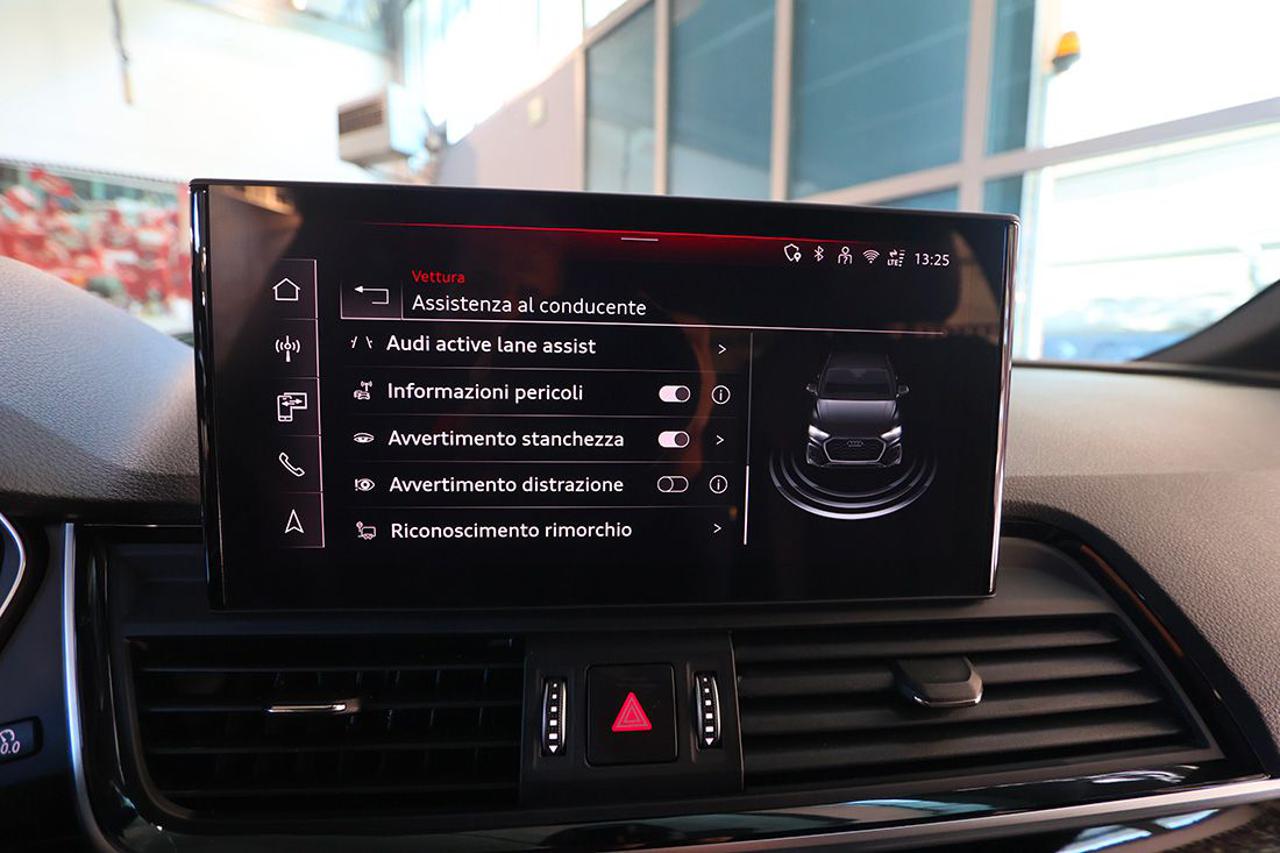 AUDI Q5 40 TDI Quattro S-Tronic Identity Black S-Line - 33