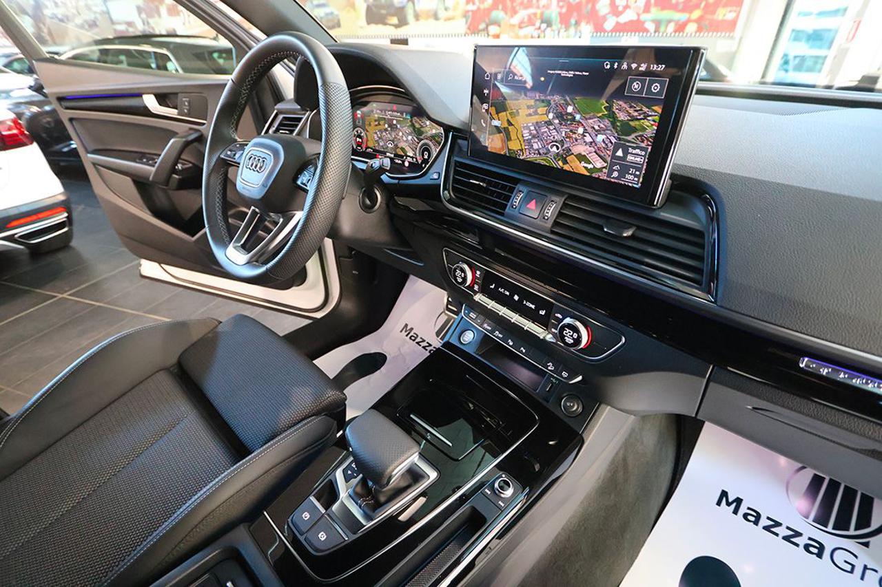 AUDI Q5 40 TDI Quattro S-Tronic Identity Black S-Line - 40