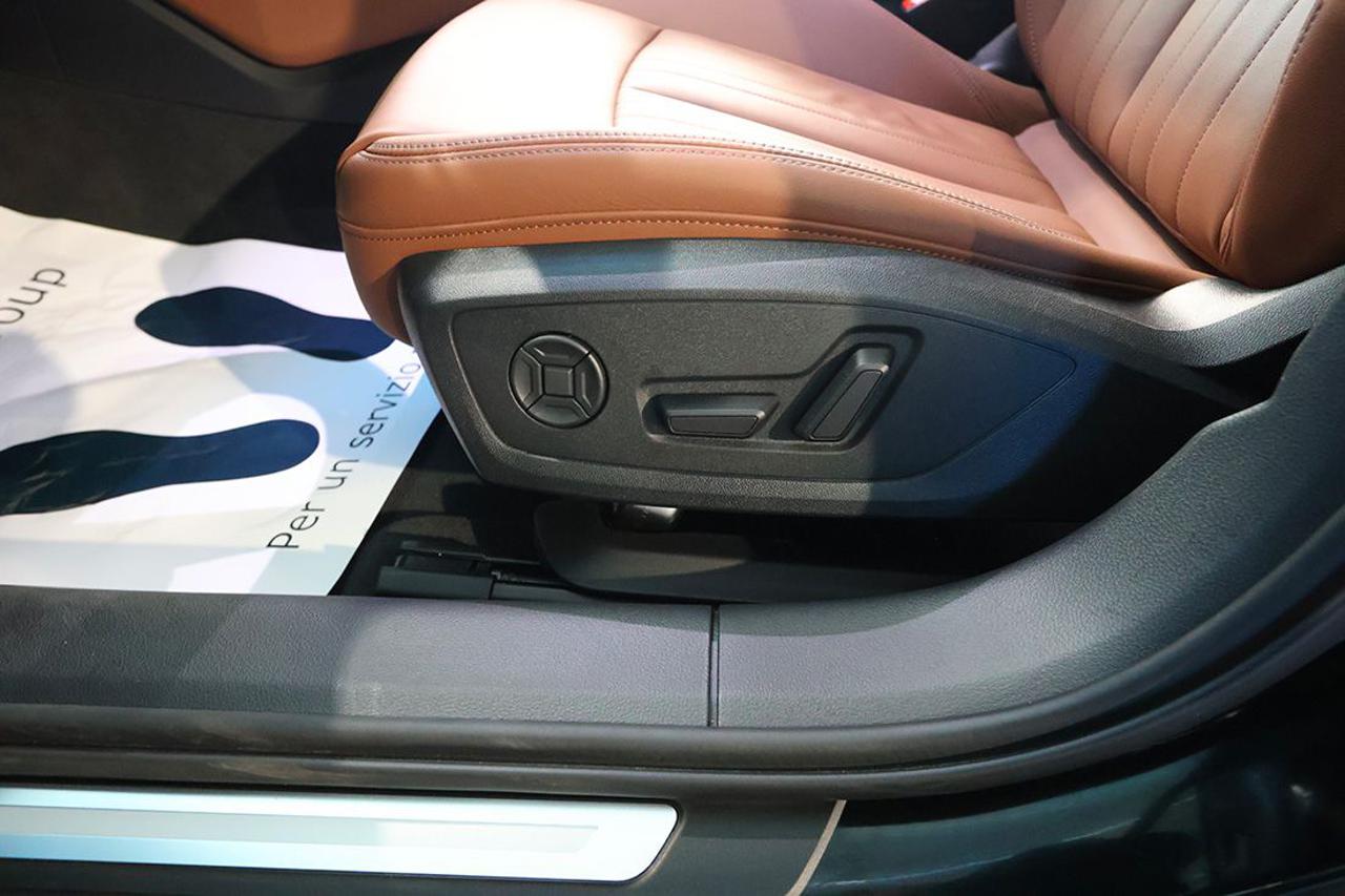 AUDI A6 40 TDI Avant S-Tronic Business Advanced - 45