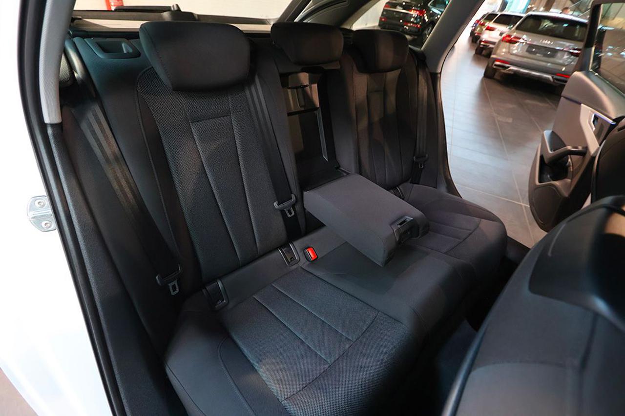 AUDI A4 30 TDI Avant S-Tronic Business Advanced - 21