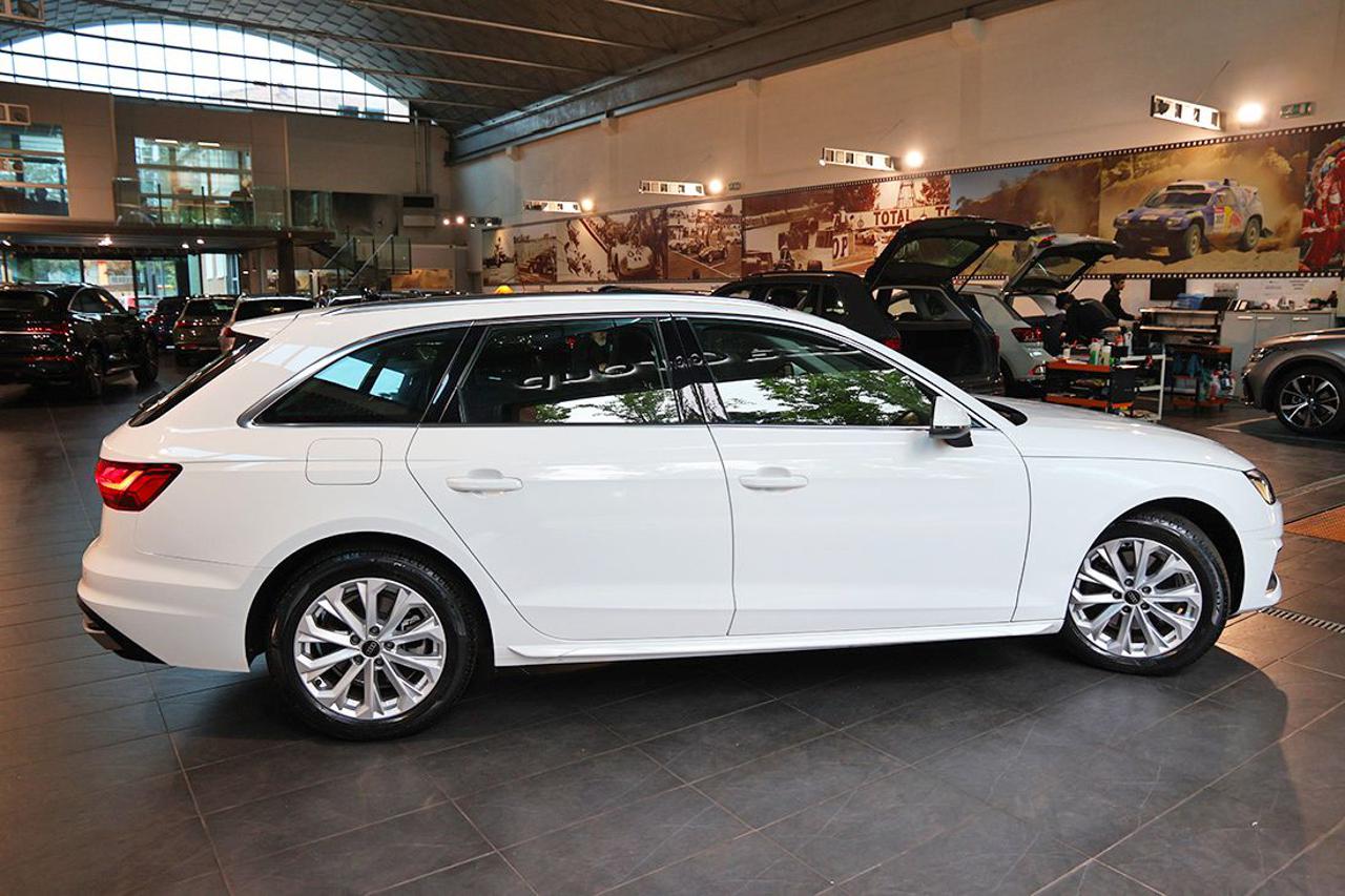 AUDI A4 30 TDI Avant S-Tronic Business Advanced - 11