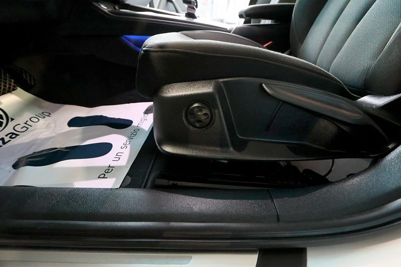 AUDI A4 30 TDI Avant S-Tronic Business Advanced - 49