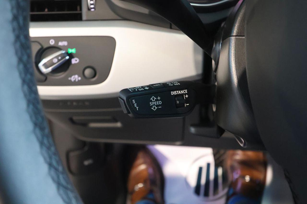 AUDI A4 30 TDI Avant S-Tronic Business Advanced - 28