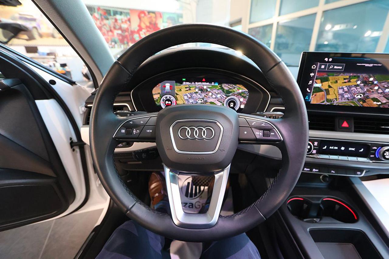 AUDI A4 30 TDI Avant S-Tronic Business Advanced - 26