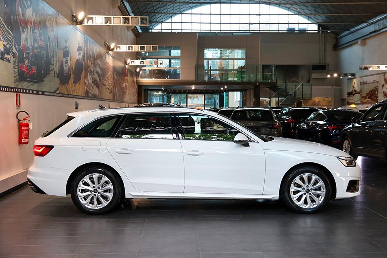 AUDI A4 30 TDI Avant S-Tronic Business Advanced - 2