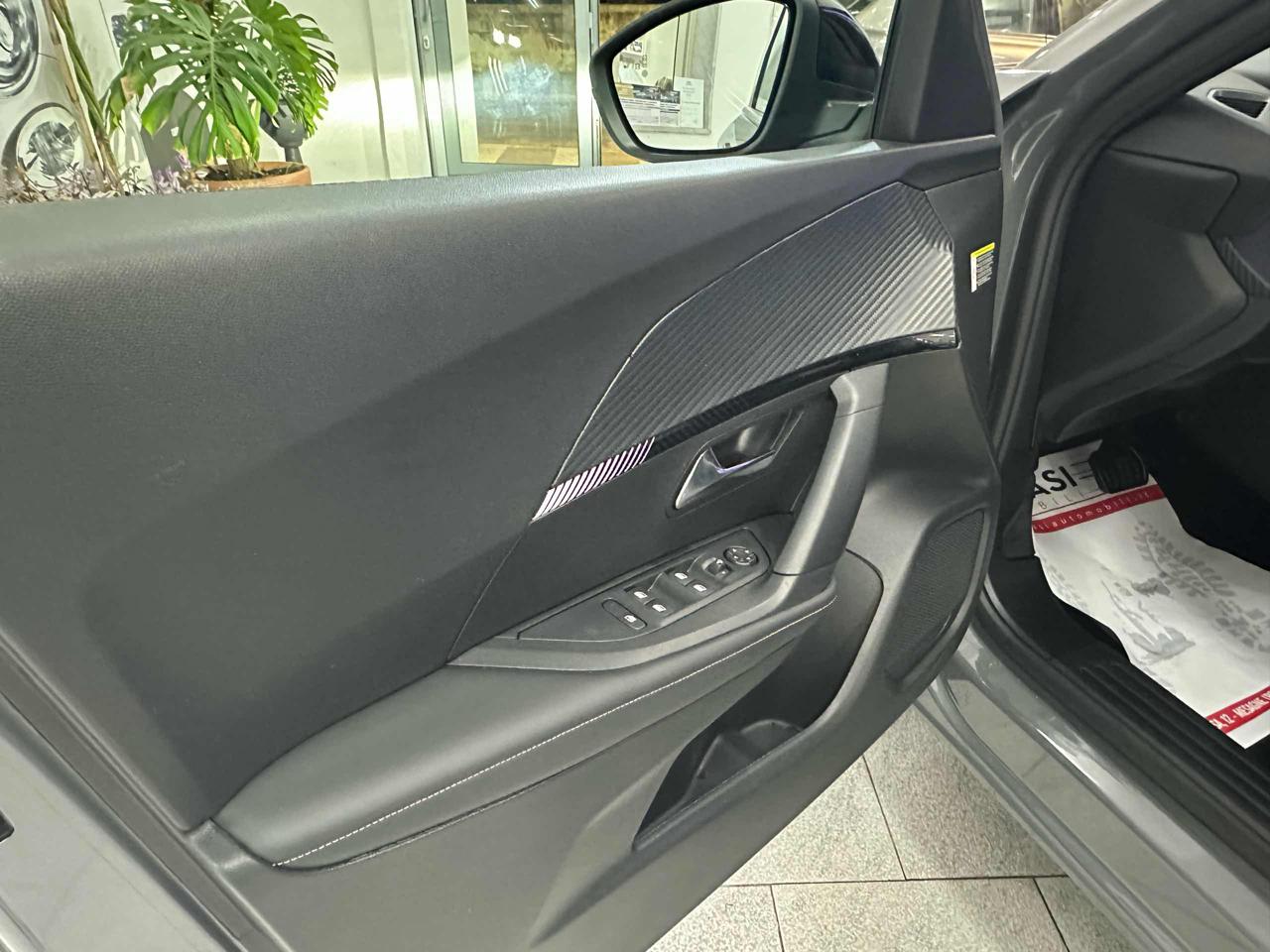 PEUGEOT 2008 Allure Hybrid 145 e-DCS6 - 23