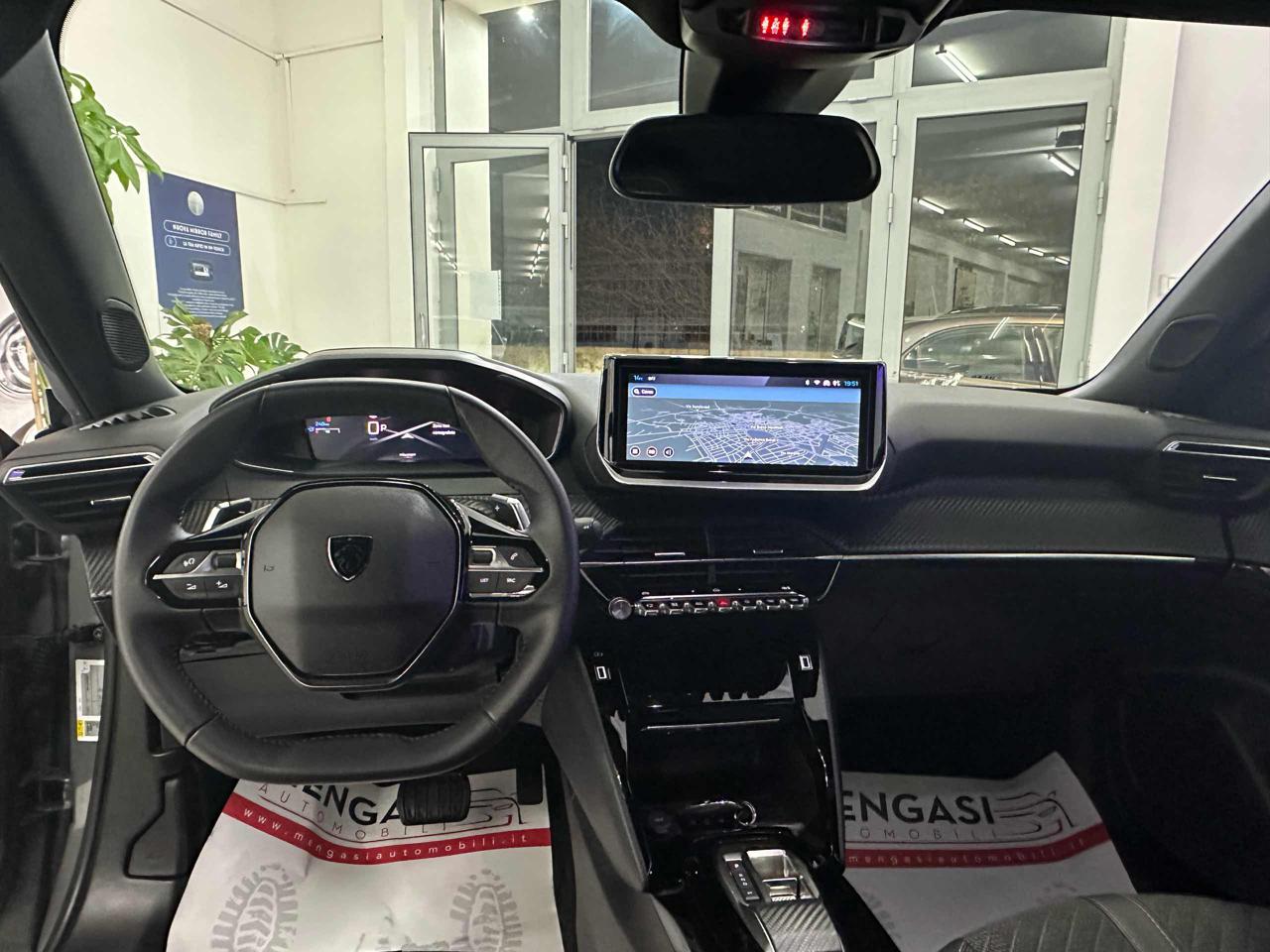 PEUGEOT 2008 Allure Hybrid 145 e-DCS6 - 17