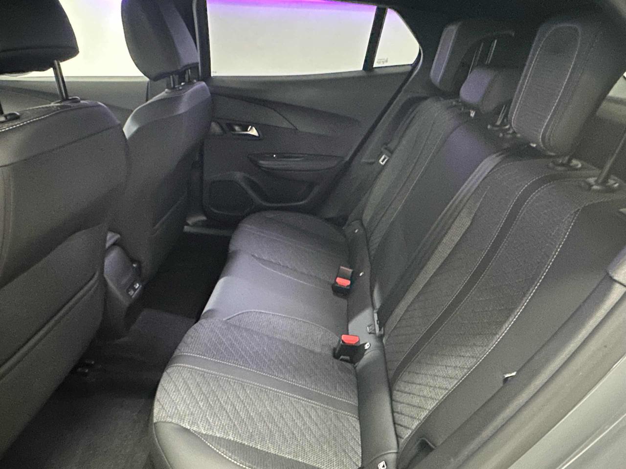 PEUGEOT 2008 Allure Hybrid 145 e-DCS6 - 24