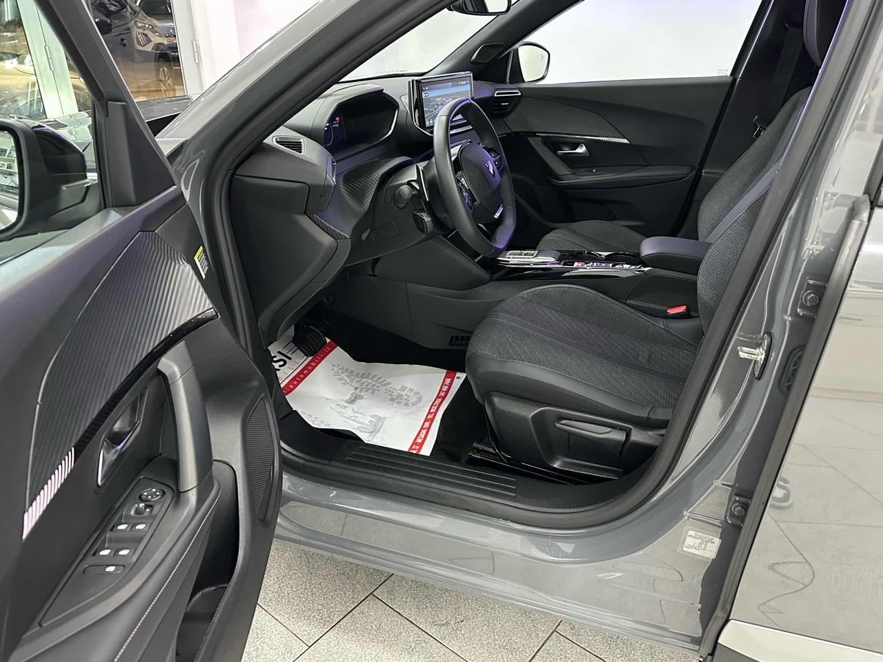 PEUGEOT 2008 Allure Hybrid 145 e-DCS6 - 12