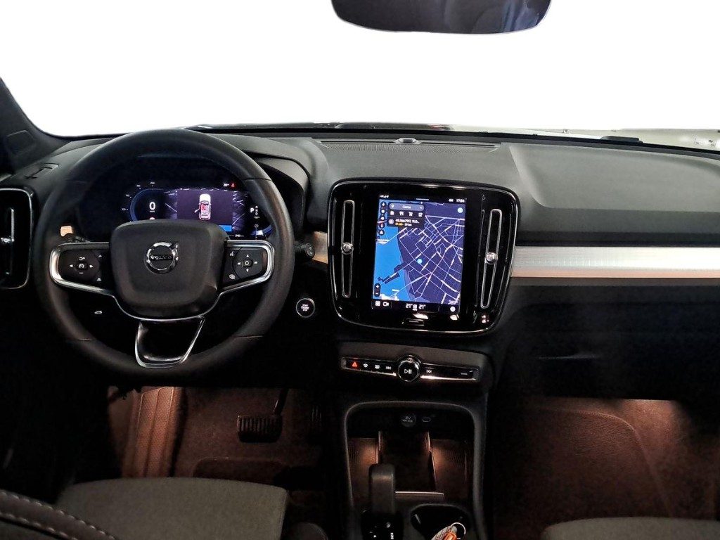 VOLVO XC40 B3 automatico - 8