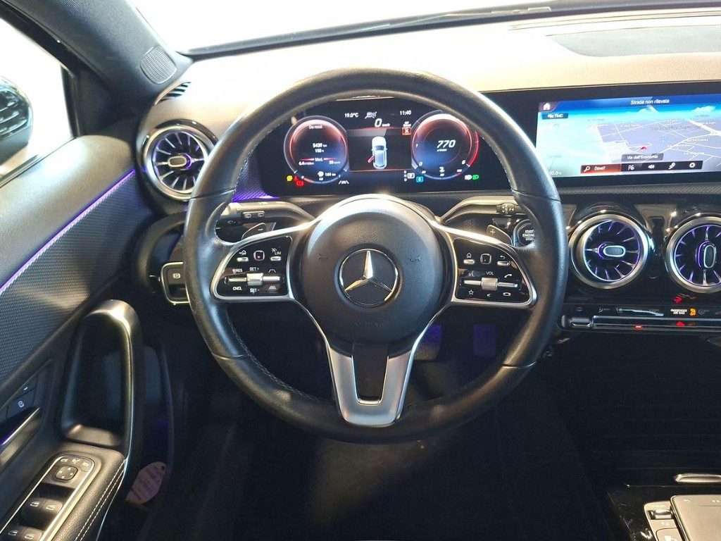 MERCEDES-BENZ A 180 d Automatic AMG Line Premium - 11