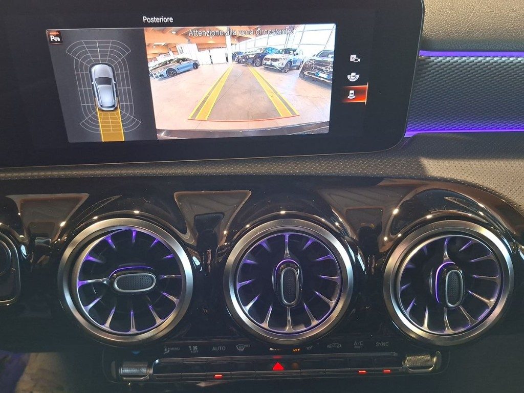 MERCEDES-BENZ A 180 d Automatic AMG Line Premium - 10