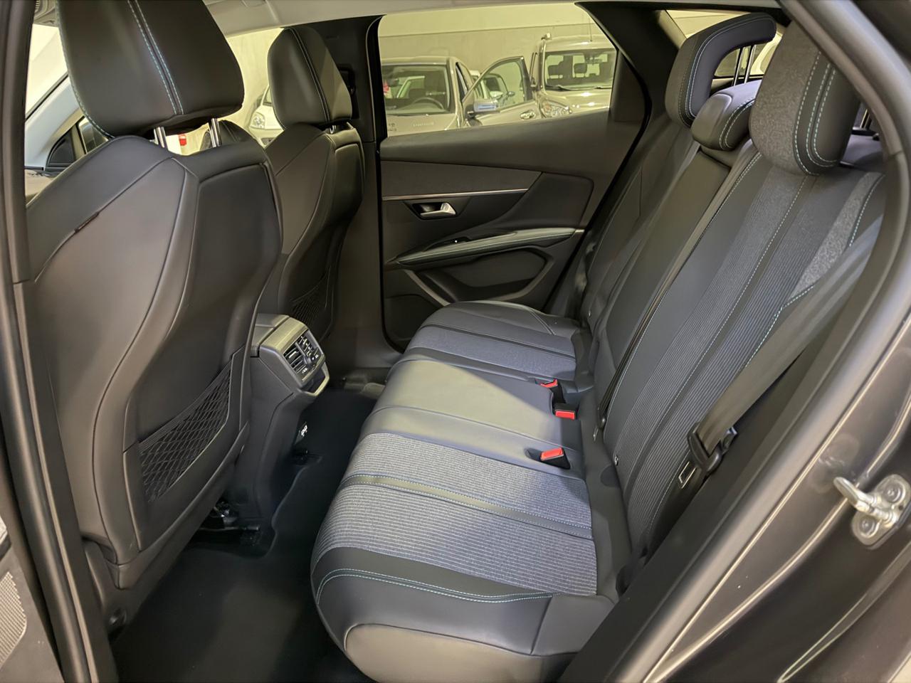 PEUGEOT 3008 BlueHDi 130 S&S Allure Pack - 11