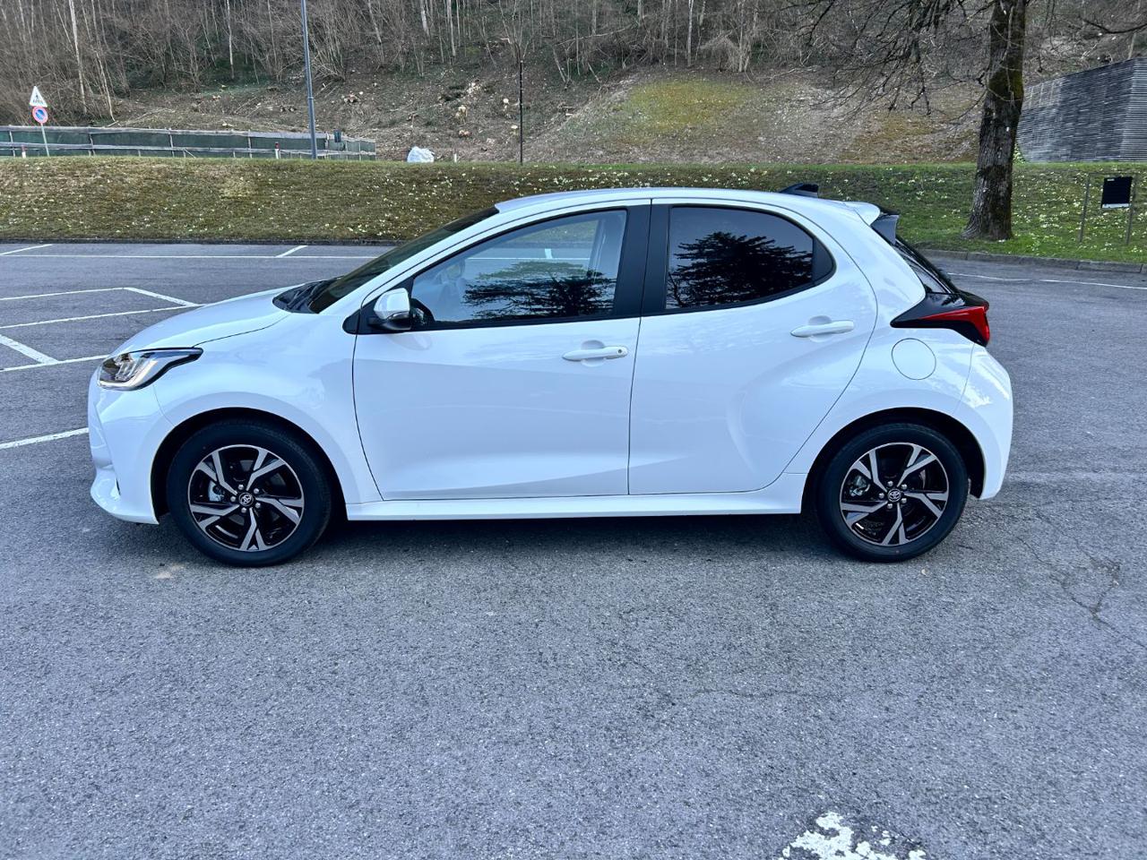 TOYOTA Yaris 1.5 Hybrid 5 porte Trend - 3