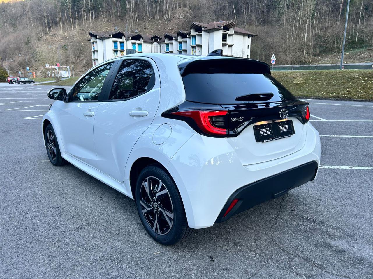 TOYOTA Yaris 1.5 Hybrid 5 porte Trend - 4