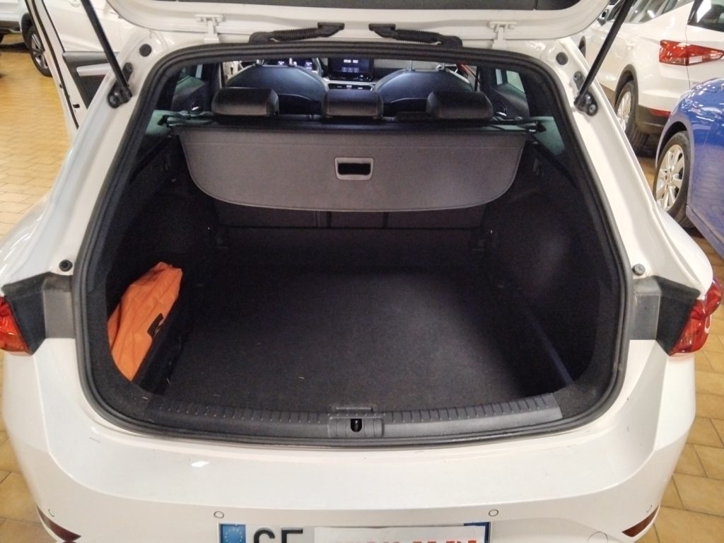 SEAT Leon Sportstourer 1.0 eTSI 110 CV DSG FR MHEV 18 - 8