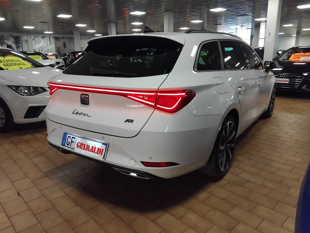SEAT Leon Sportstourer 1.0 eTSI 110 CV DSG FR MHEV 18 - 7