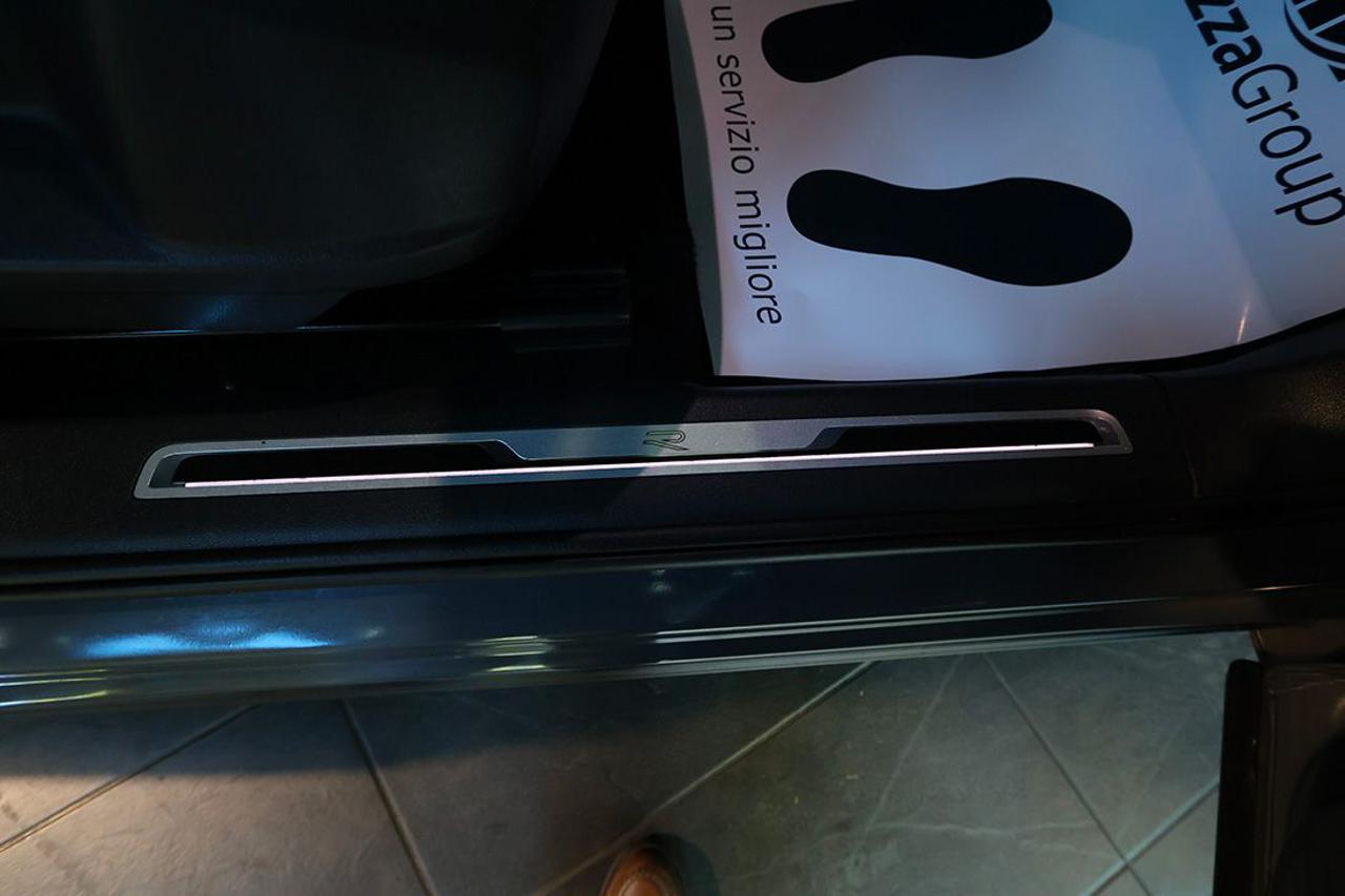 VOLKSWAGEN Tiguan 2.0 TDI 150cv SCR DSG R-Line - 34