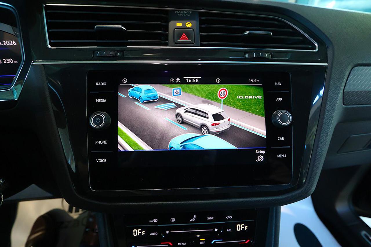 VOLKSWAGEN Tiguan 2.0 TDI 150cv SCR DSG R-Line - 23