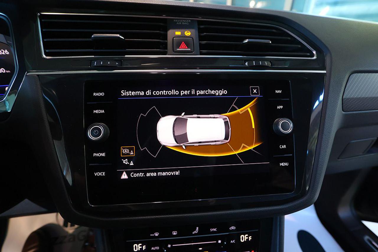 VOLKSWAGEN Tiguan 2.0 TDI 150cv SCR DSG R-Line - 22