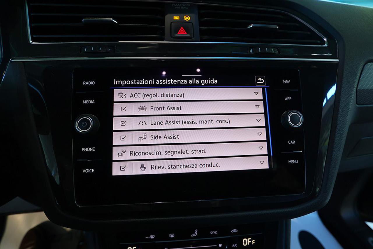 VOLKSWAGEN Tiguan 2.0 TDI 150cv SCR DSG R-Line - 24