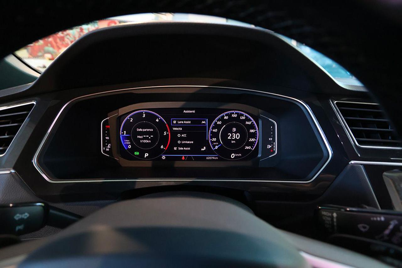 VOLKSWAGEN Tiguan 2.0 TDI 150cv SCR DSG R-Line - 28