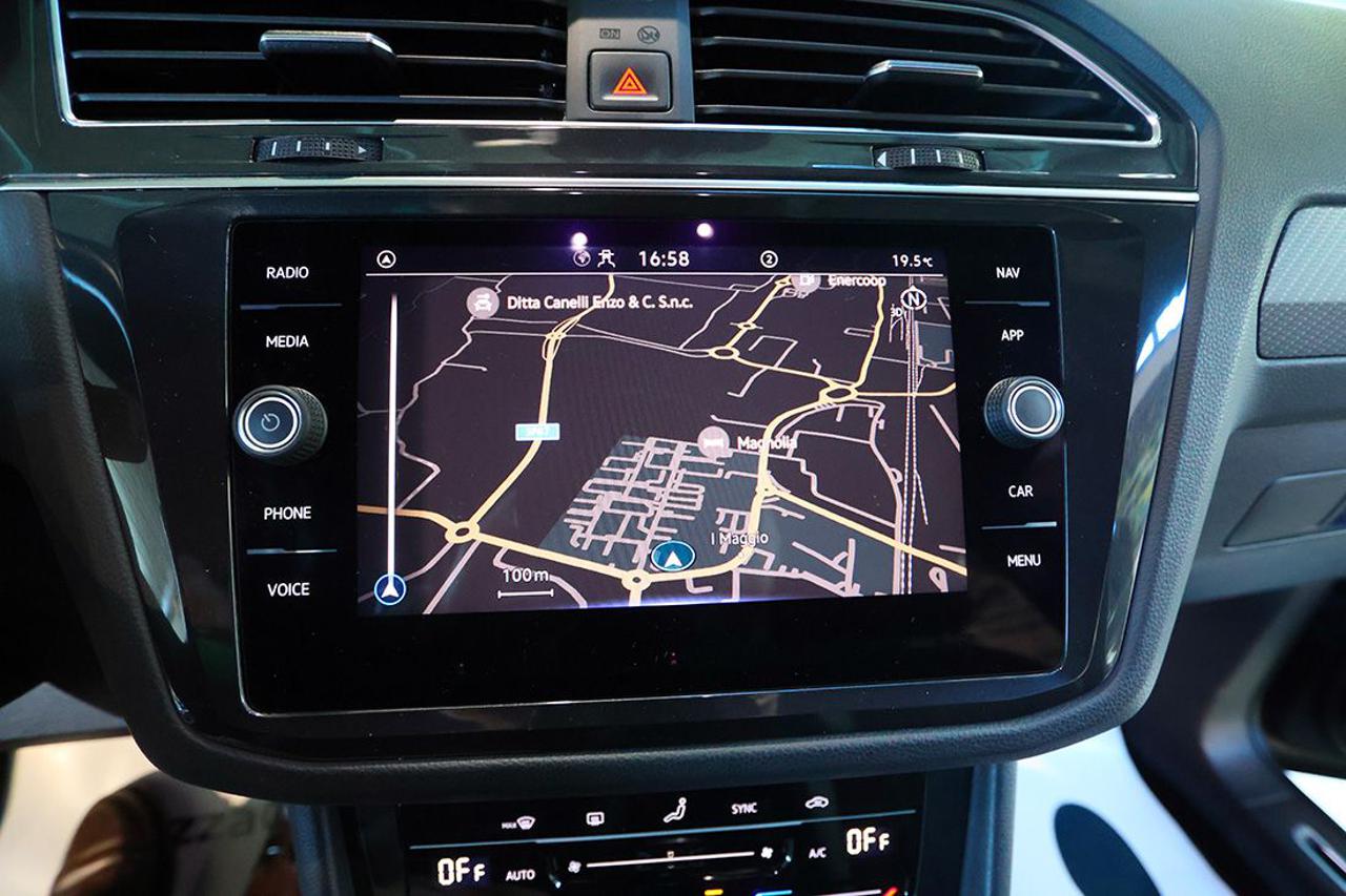 VOLKSWAGEN Tiguan 2.0 TDI 150cv SCR DSG R-Line - 21