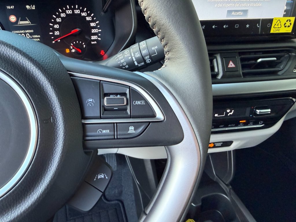 SUZUKI Swift 1.2 Hybrid 4WD AllGrip Top Navi DAB+ LED - 10