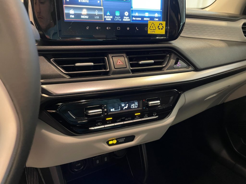 SUZUKI Swift 1.2 Hybrid 4WD AllGrip Top Navi DAB+ LED - 12