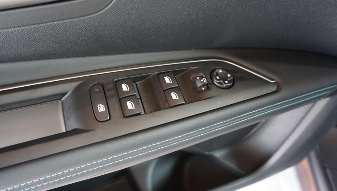 PEUGEOT 3008 BlueHDi 130 S&S EAT8 Allure Pack - 18