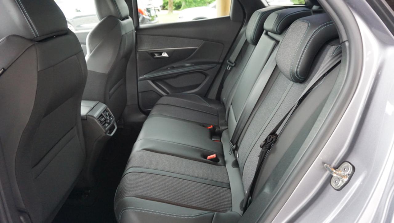 PEUGEOT 3008 BlueHDi 130 S&S EAT8 Allure Pack - 33