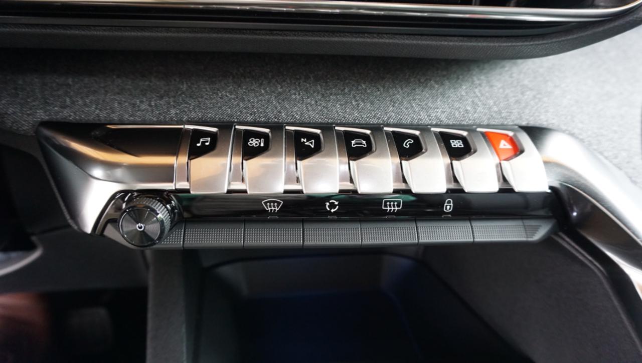 PEUGEOT 3008 BlueHDi 130 S&S EAT8 Allure Pack - 31