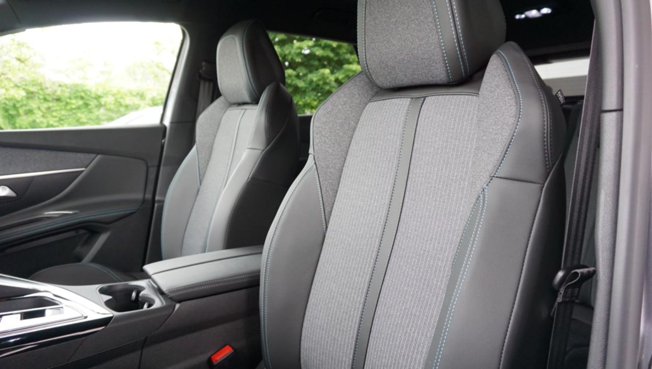 PEUGEOT 3008 BlueHDi 130 S&S EAT8 Allure Pack - 17