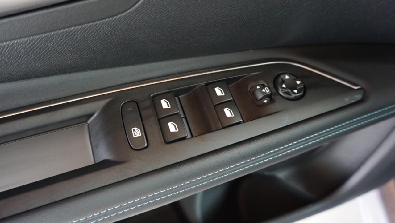 PEUGEOT 3008 BlueHDi 130 S&S EAT8 Allure Pack - 16