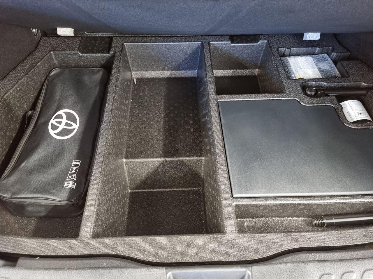 TOYOTA C-HR 2.0 Hybrid E-CVT GR Sport Black Edition - 13