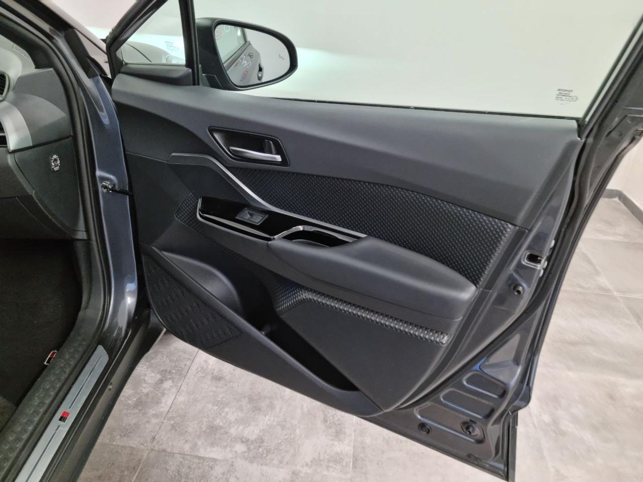 TOYOTA C-HR 2.0 Hybrid E-CVT GR Sport Black Edition - 16