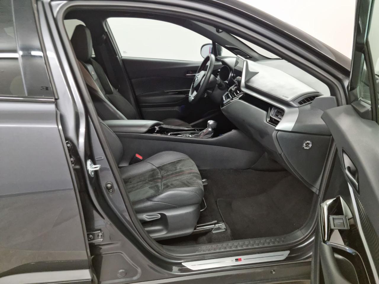 TOYOTA C-HR 2.0 Hybrid E-CVT GR Sport Black Edition - 9