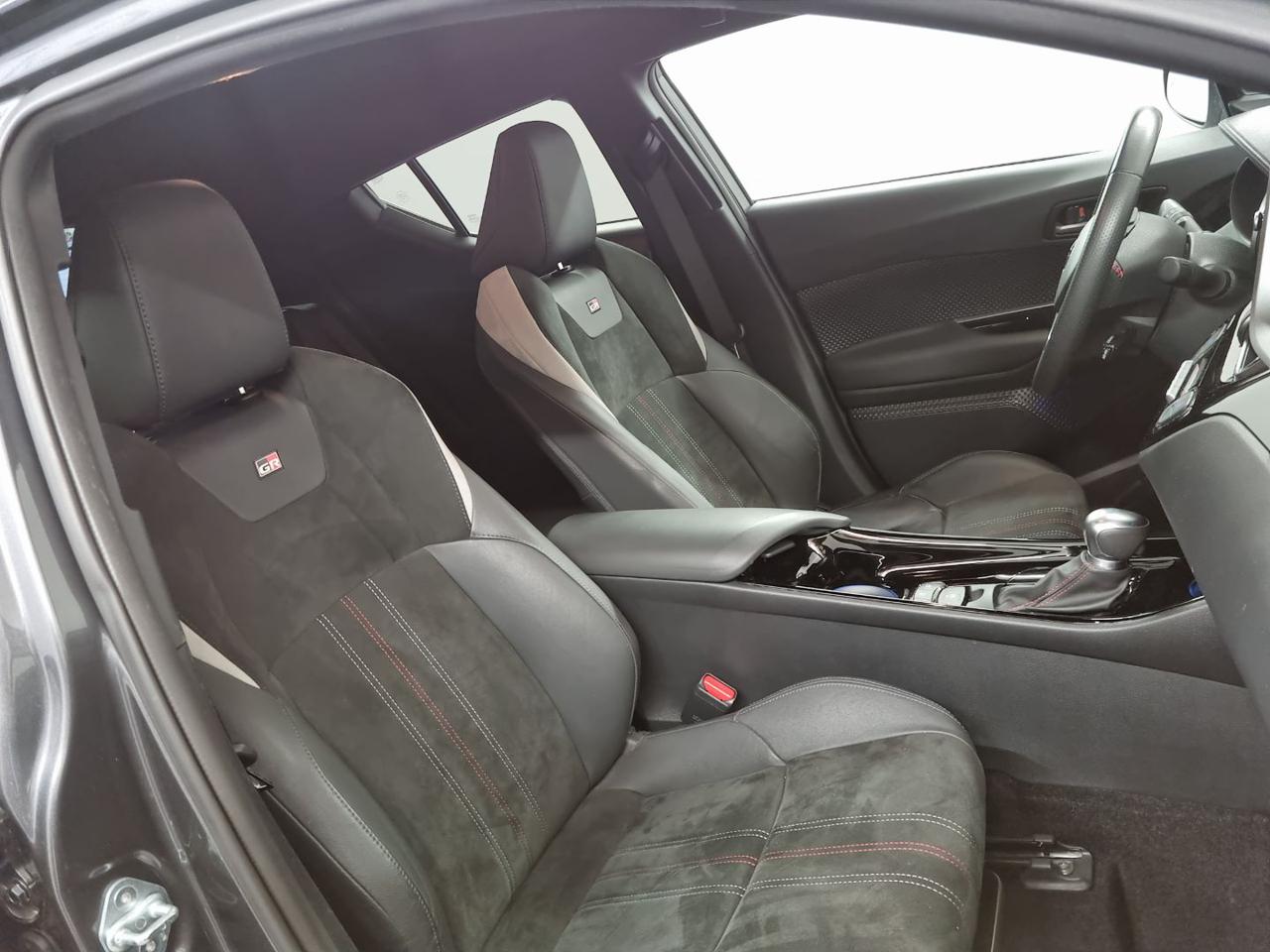 TOYOTA C-HR 2.0 Hybrid E-CVT GR Sport Black Edition - 22