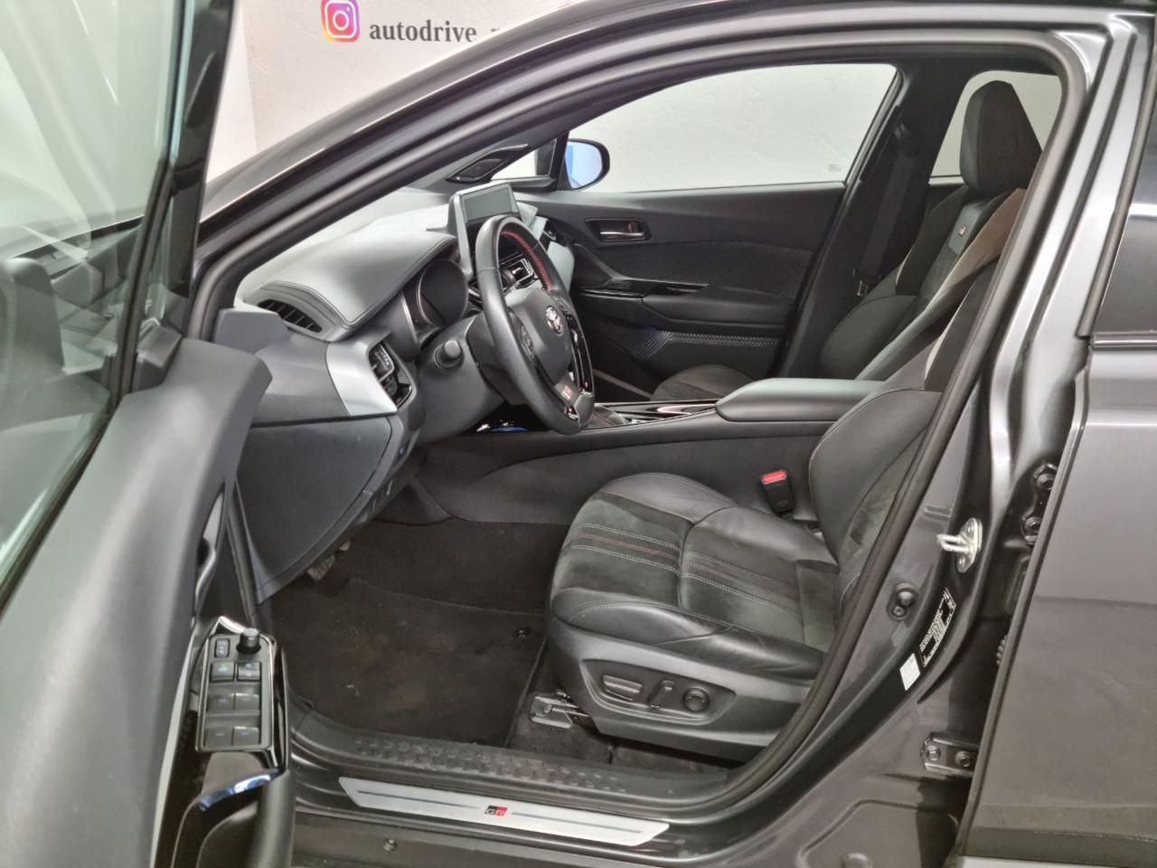 TOYOTA C-HR 2.0 Hybrid E-CVT GR Sport Black Edition - 8