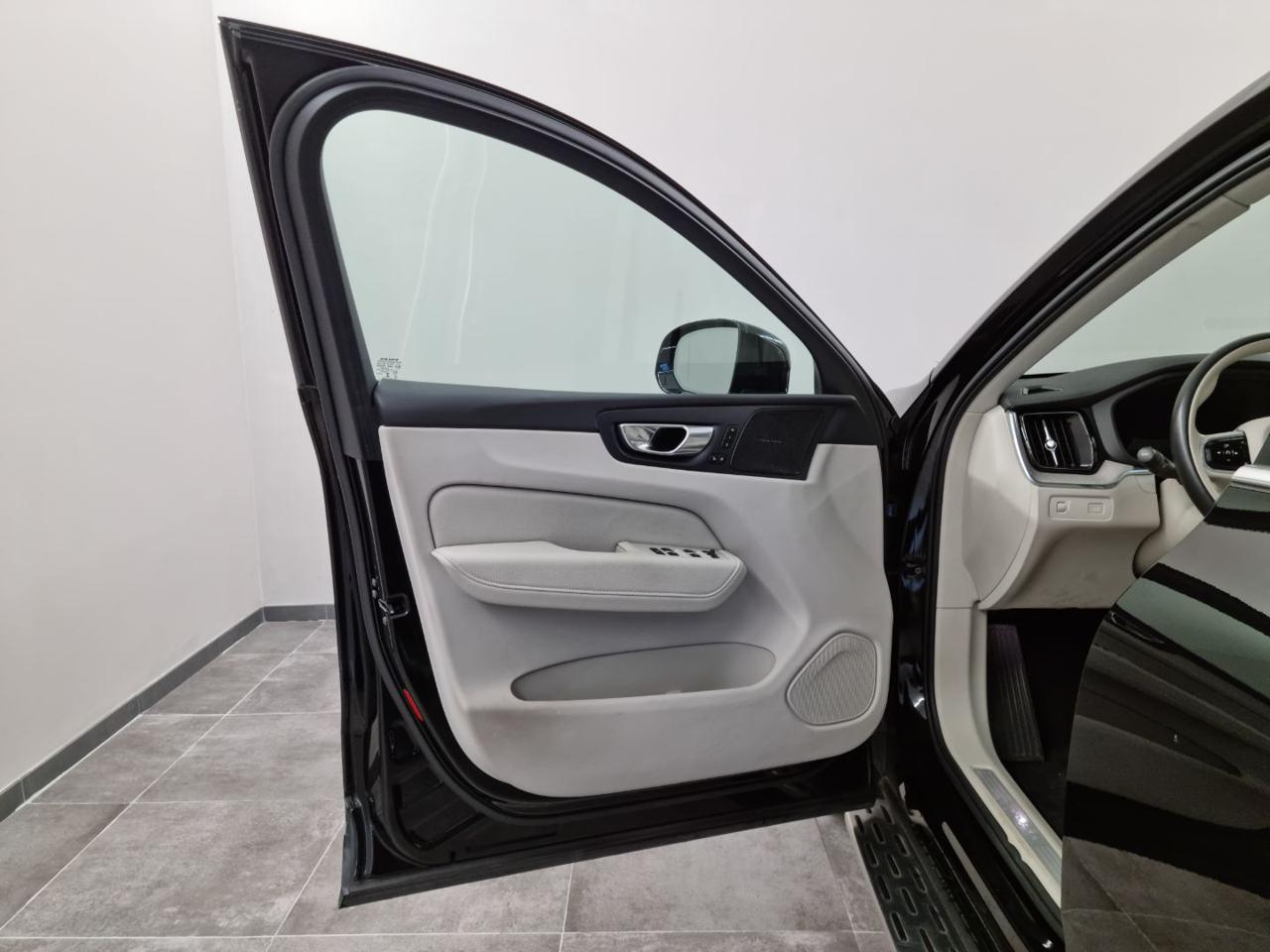 VOLVO XC60 B5 (d) AWD Geartronic Momentum Pro - 20