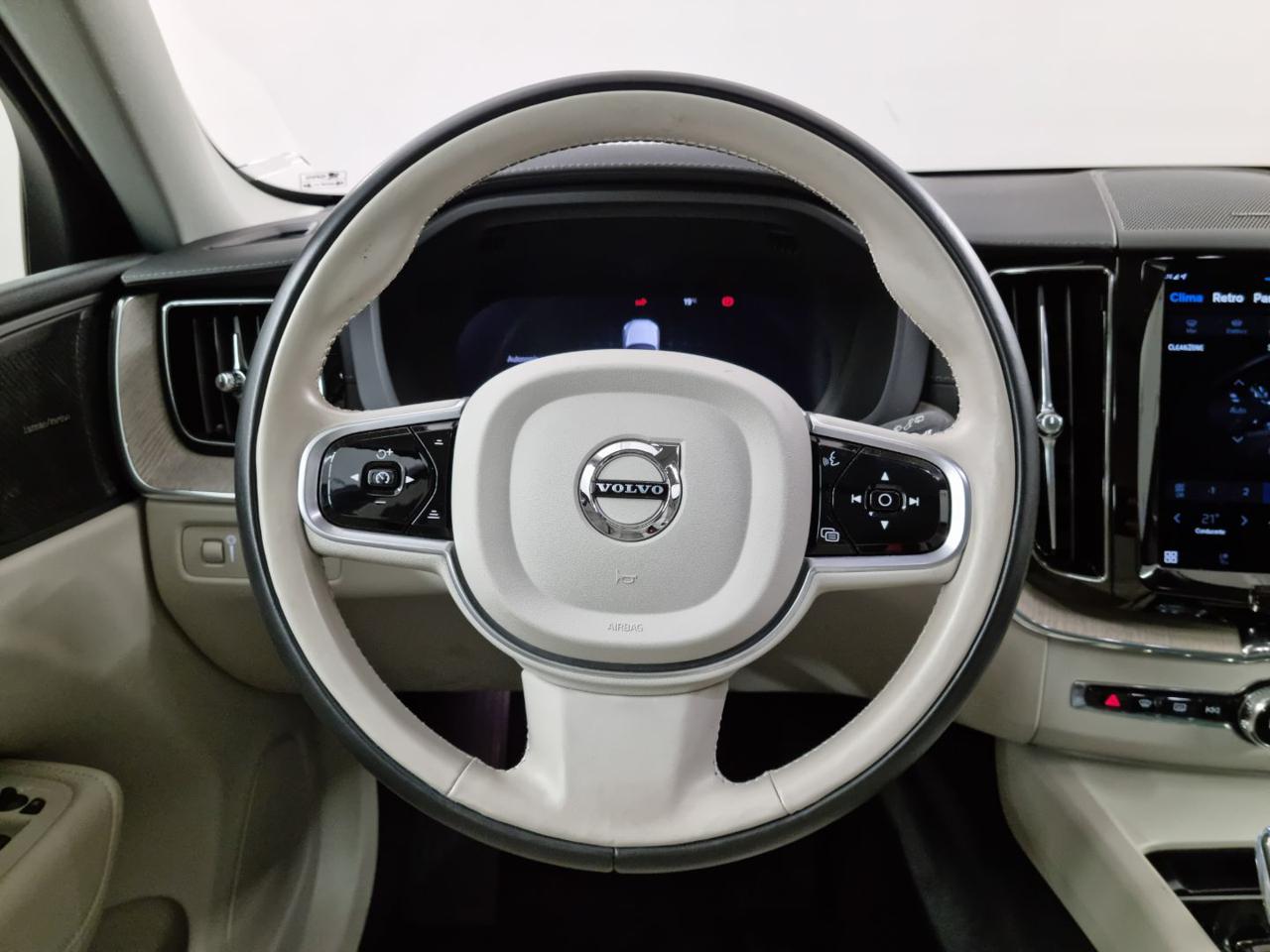 VOLVO XC60 B5 (d) AWD Geartronic Momentum Pro - 27