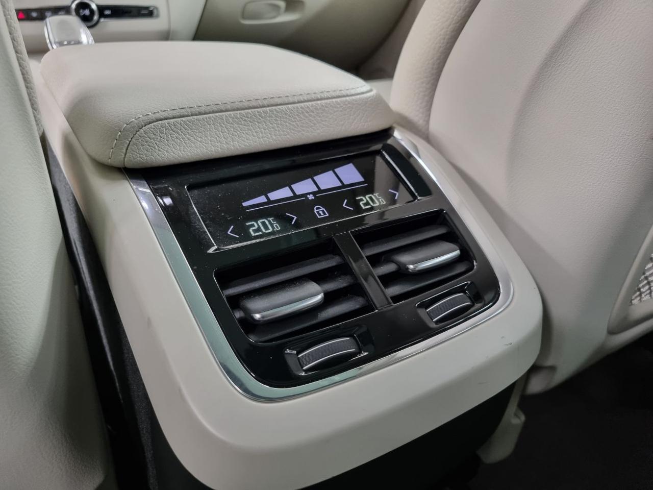 VOLVO XC60 B5 (d) AWD Geartronic Momentum Pro - 41