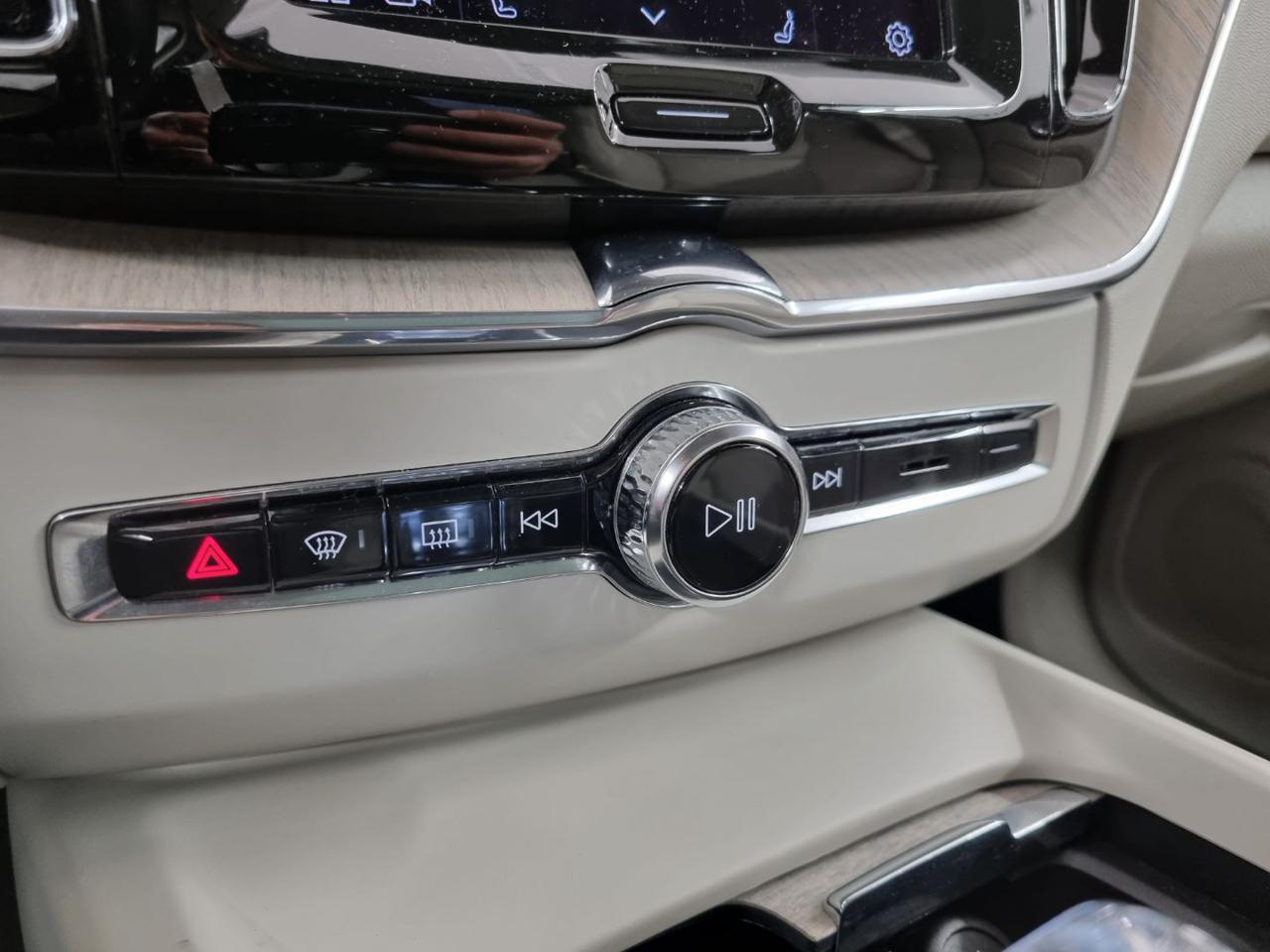 VOLVO XC60 B5 (d) AWD Geartronic Momentum Pro - 29