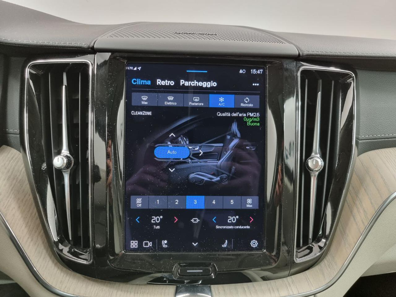 VOLVO XC60 B5 (d) AWD Geartronic Momentum Pro - 14