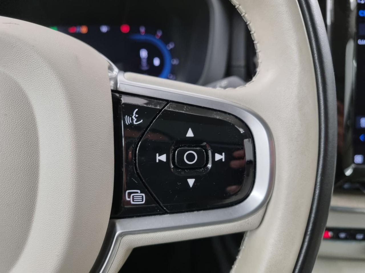 VOLVO XC60 B5 (d) AWD Geartronic Momentum Pro - 31