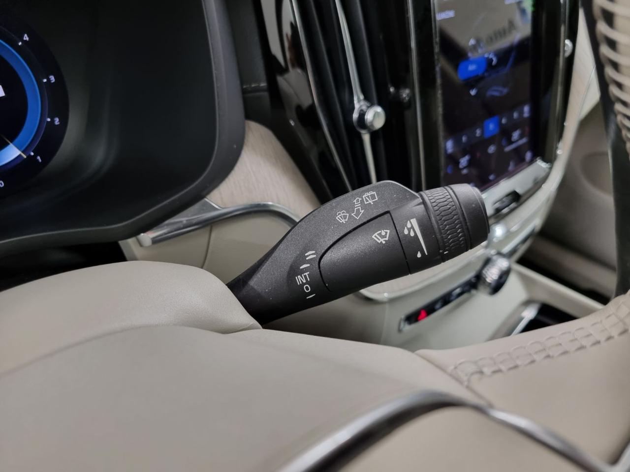 VOLVO XC60 B5 (d) AWD Geartronic Momentum Pro - 34