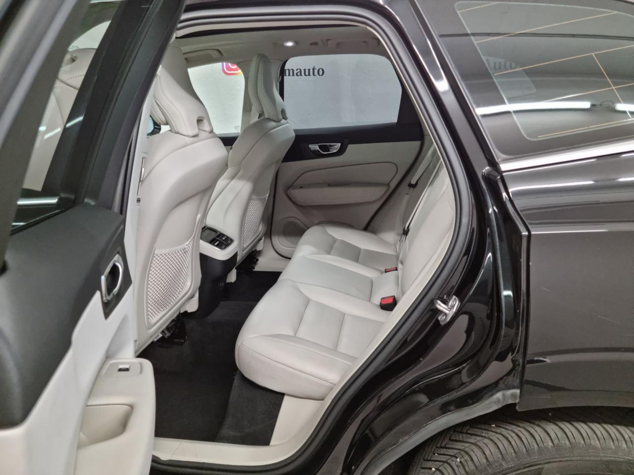 VOLVO XC60 B5 (d) AWD Geartronic Momentum Pro - 8
