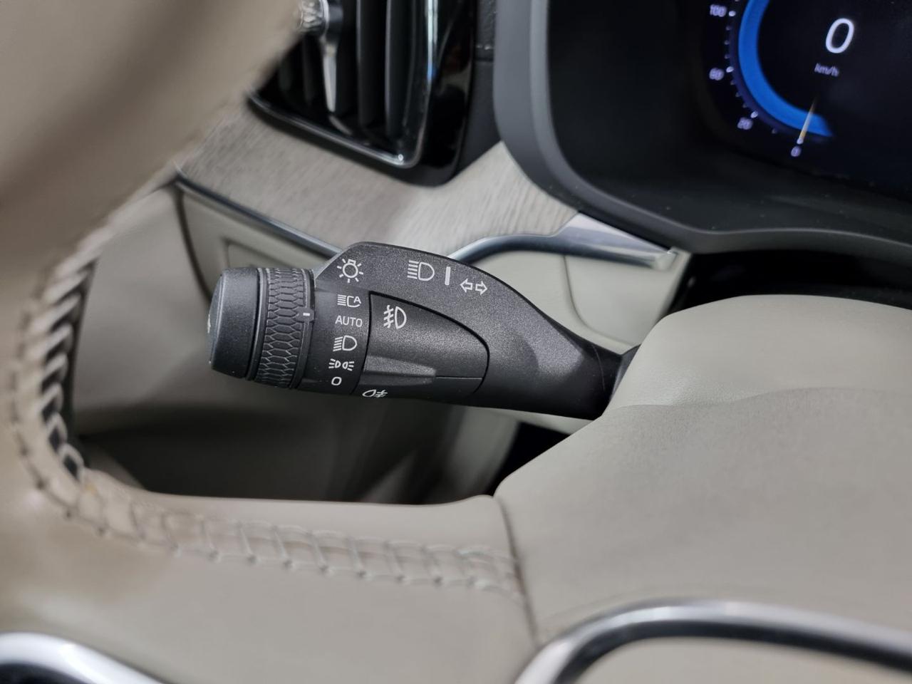 VOLVO XC60 B5 (d) AWD Geartronic Momentum Pro - 33