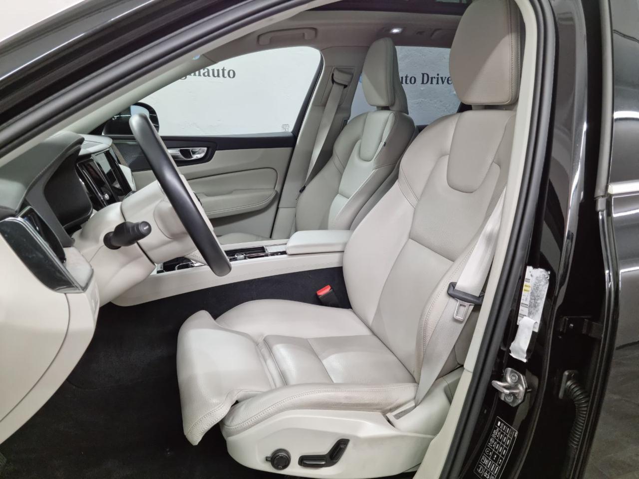 VOLVO XC60 B5 (d) AWD Geartronic Momentum Pro - 21