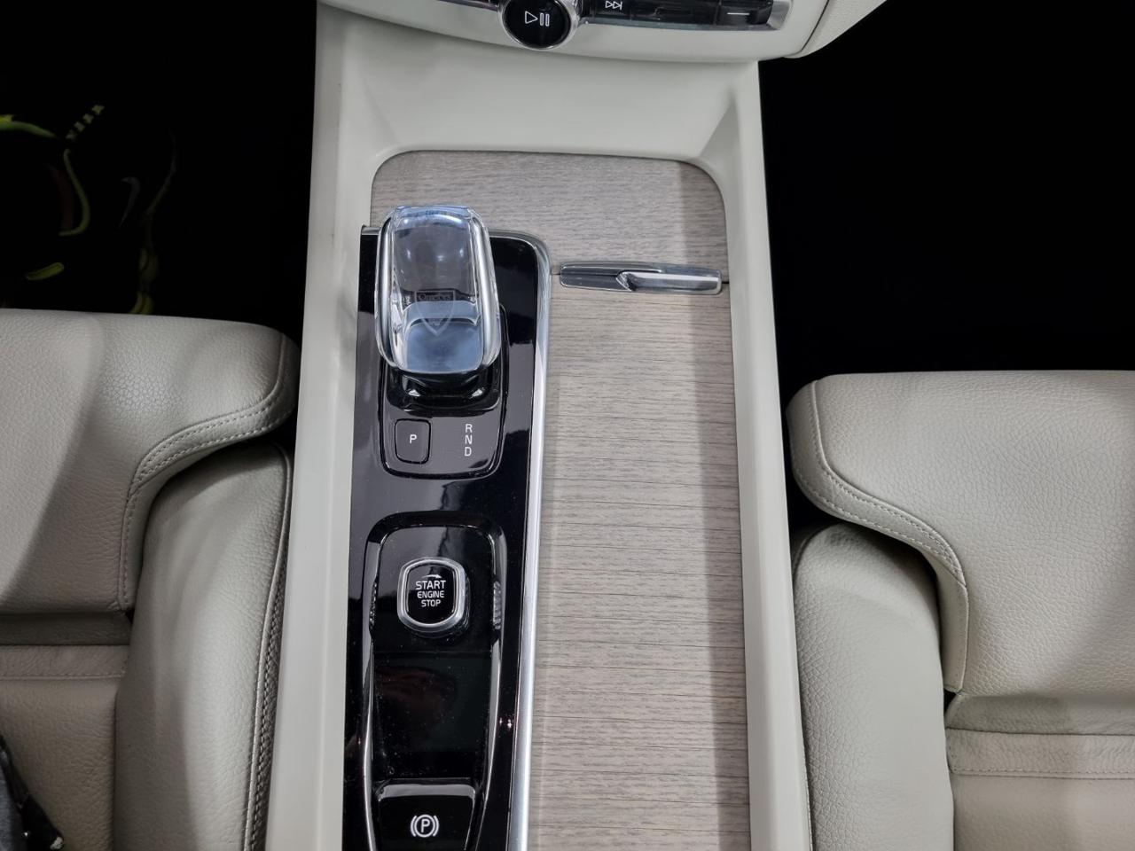 VOLVO XC60 B5 (d) AWD Geartronic Momentum Pro - 40